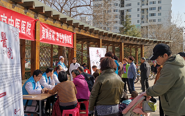 【学雷锋日】星空手机版app-星空(中国),星空手机版app-星空(中国)举办“爱满京城，牵手智慧家医”志愿服务活动(图2)